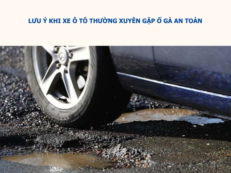 xe ô tô đi vào ổ gà
