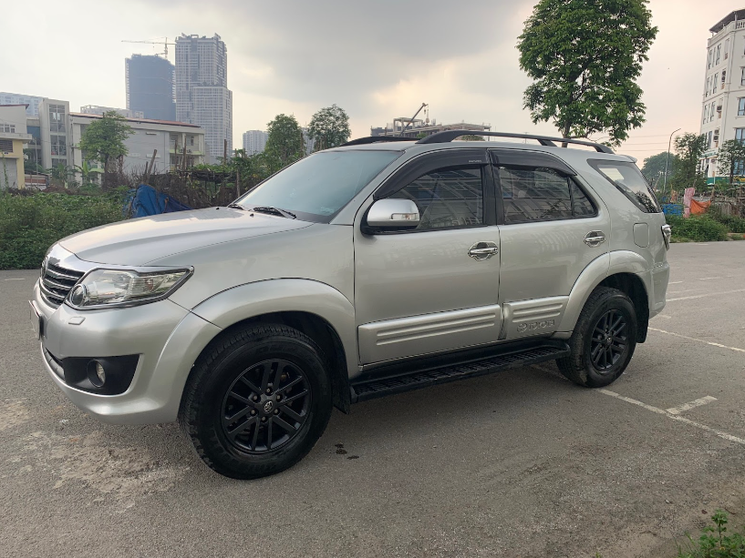 - Xe Toyota Fortuner 2.7V 4x2 AT 2013 - GIÁ LIÊN HỆ