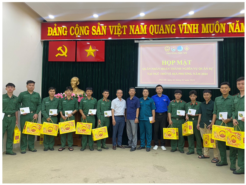 - Gặp gỡ, tư vấn hướng nghiệp cho quân nhân Quận 7